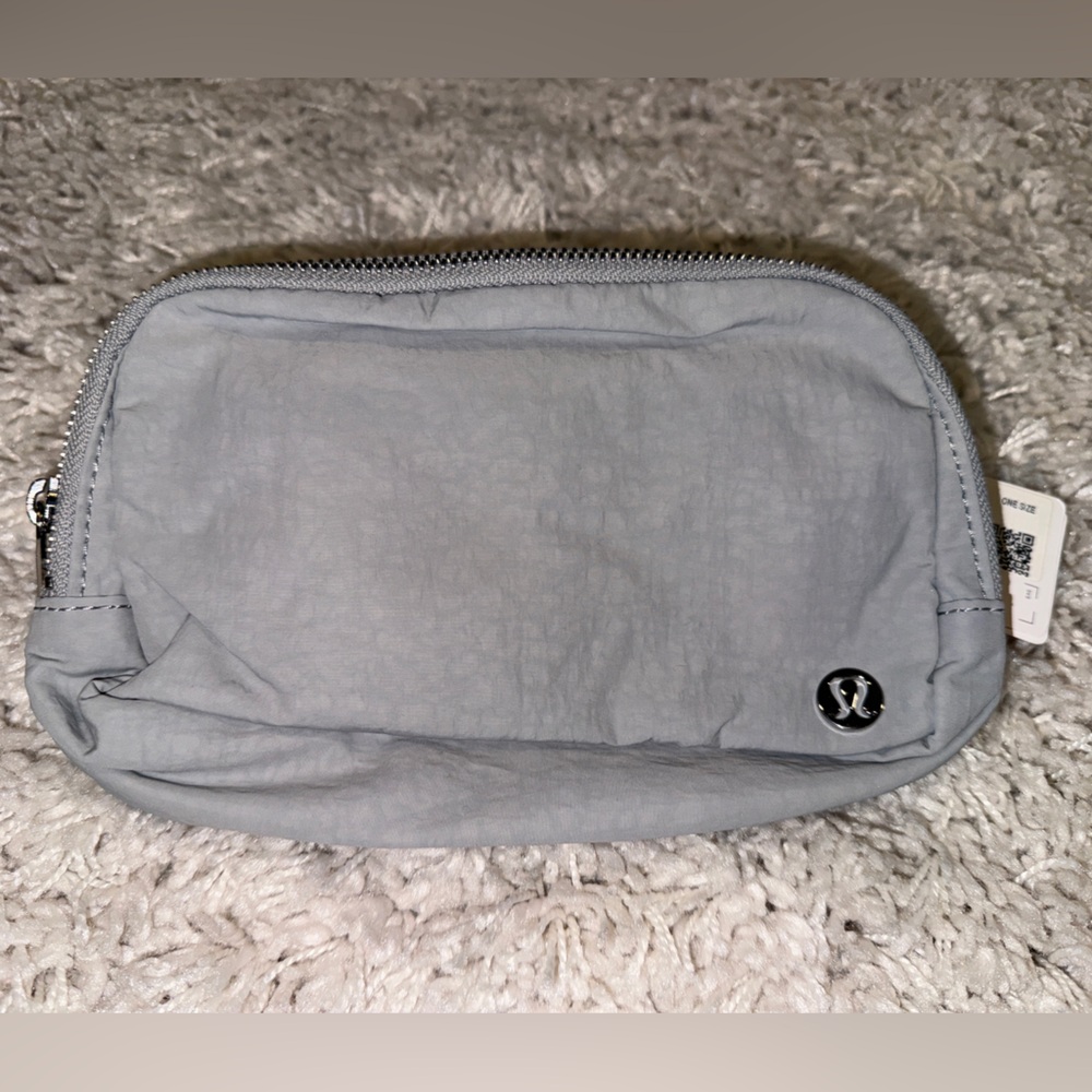 Lululemon Athletica Silver Drop SLDP gray Everywhere Belt Bag NWT Fanny pack